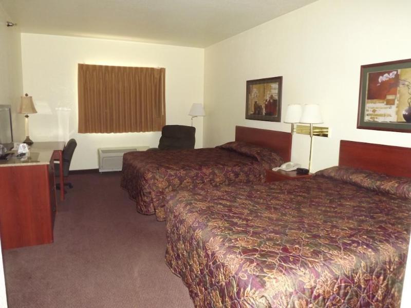 Super 8 By Wyndham Iola Ks Hotel Buitenkant foto