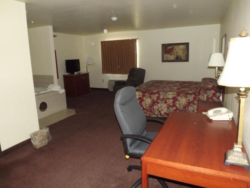 Super 8 By Wyndham Iola Ks Hotel Buitenkant foto