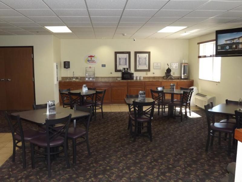 Super 8 By Wyndham Iola Ks Hotel Buitenkant foto