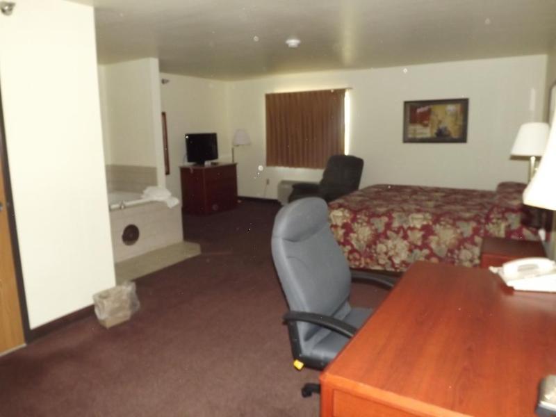 Super 8 By Wyndham Iola Ks Hotel Buitenkant foto