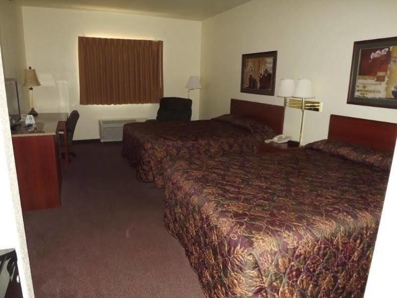 Super 8 By Wyndham Iola Ks Hotel Buitenkant foto